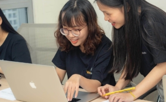 Gimkit vs Kahoot!: Choosing the right educational platform Gimkit vs Kahoot!: Choosing the right educational platform